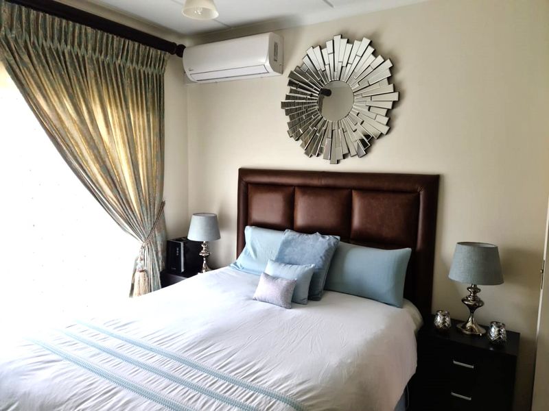 UPMARKET 2 BEDROOM 2 BATHROOM APARTMENT FOR SALE  - Photo 3