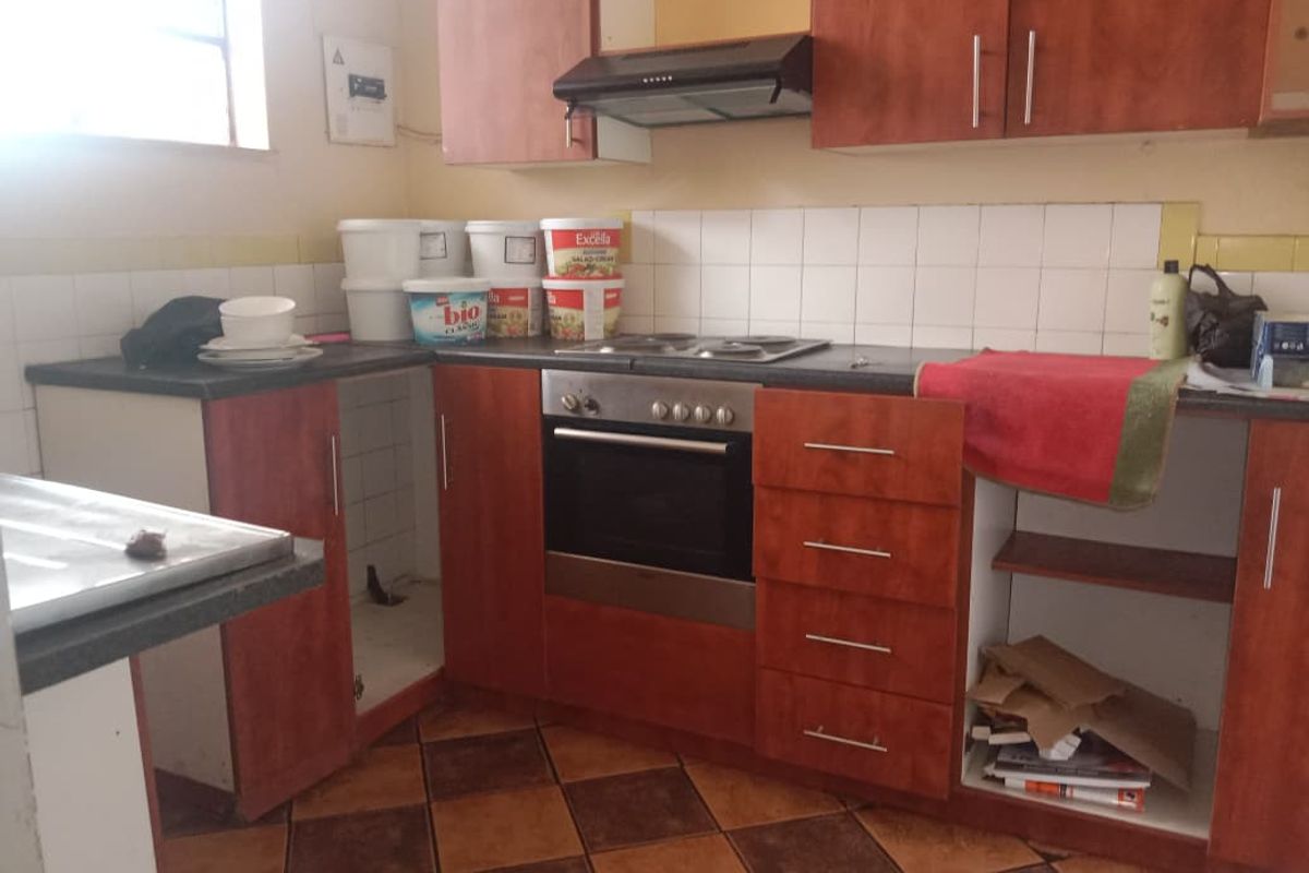 2 Bedroom Apartment in Berea - Photo 2