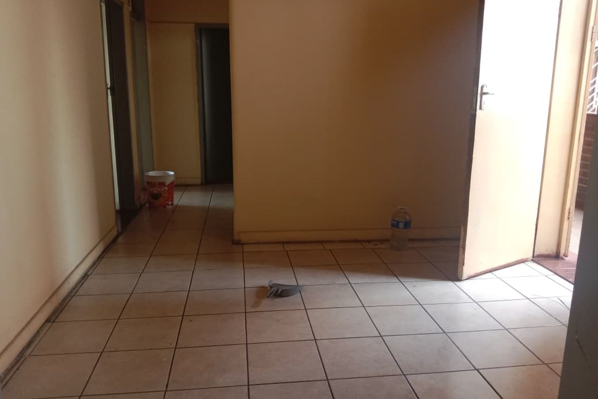 2 Bedroom Apartment in Berea - Photo 5