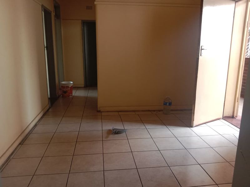 2 Bedroom Apartment in Berea - Photo 5