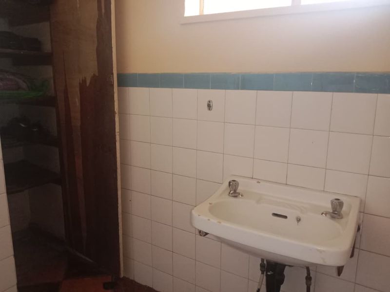 2 Bedroom Apartment in Berea - Photo 10