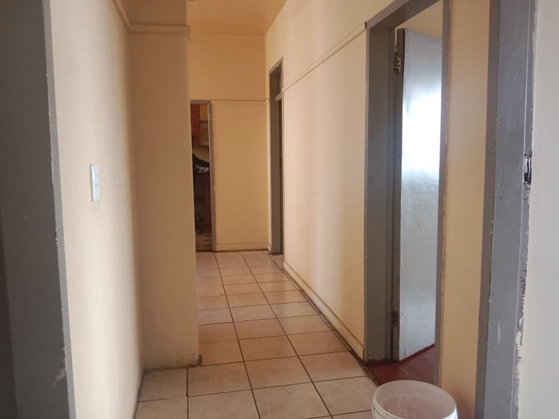 2 Bedroom Apartment in Berea - Photo 4