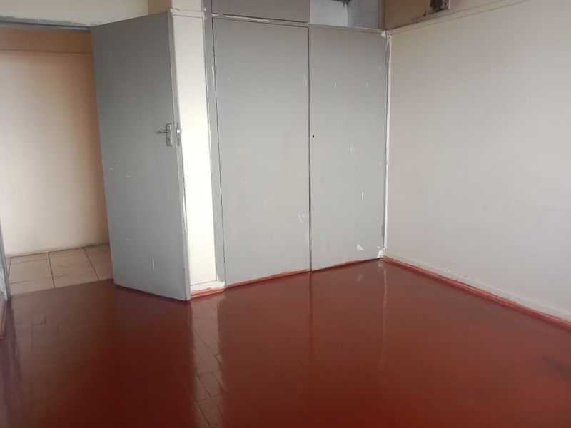 2 Bedroom Apartment in Berea - Photo 6