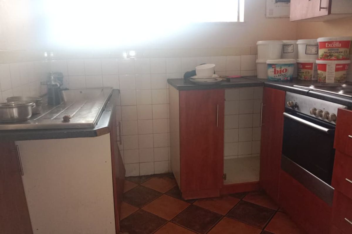 2 Bedroom Apartment in Berea - Photo 3