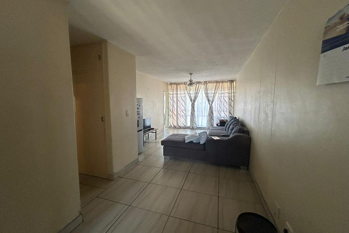 2 Bedroom Apartment For Sale in Arcadia - Photo 2