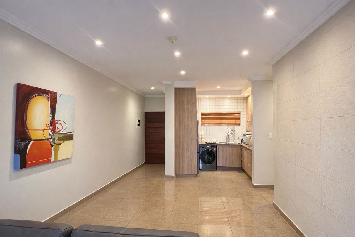 2 Bedroom Fully Furnished Apartment in Bedford Square - Photo 3