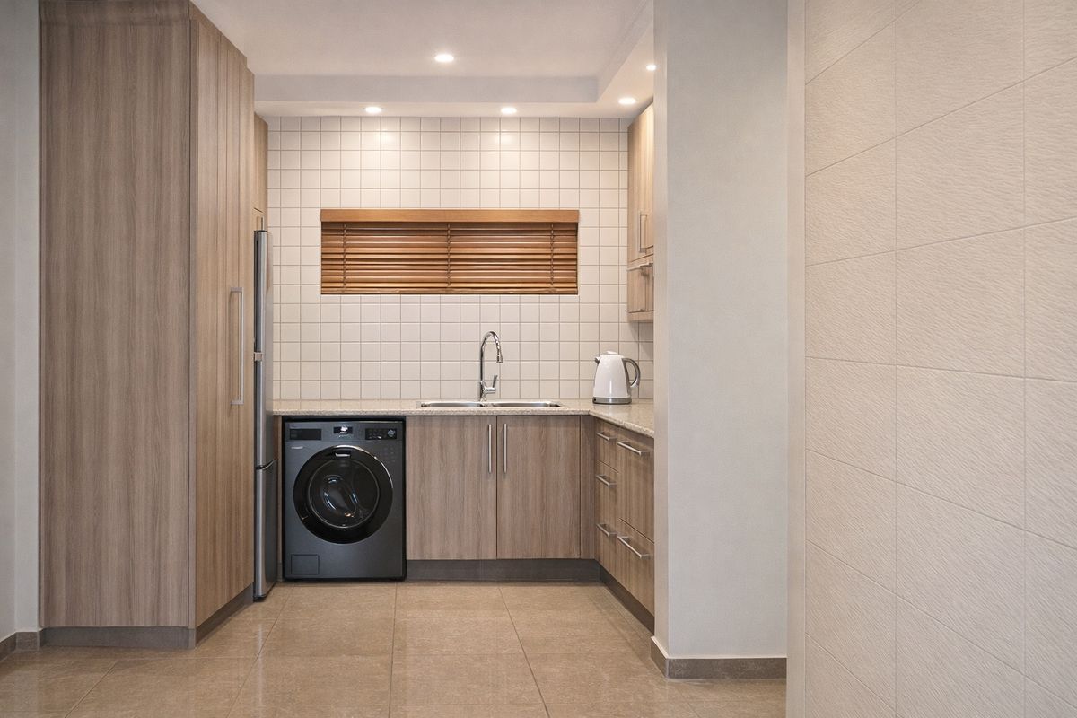 2 Bedroom Fully Furnished Apartment in Bedford Square - Photo 2