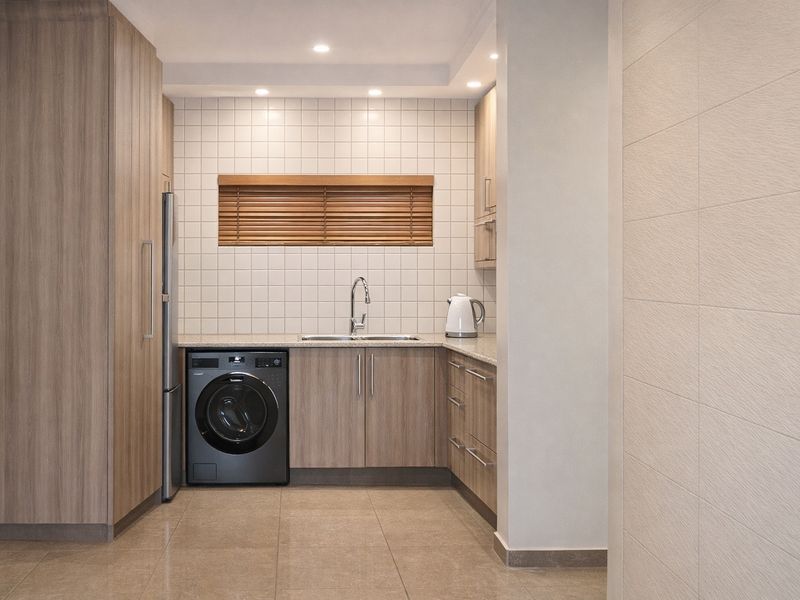 2 Bedroom Fully Furnished Apartment in Bedford Square - Photo 2