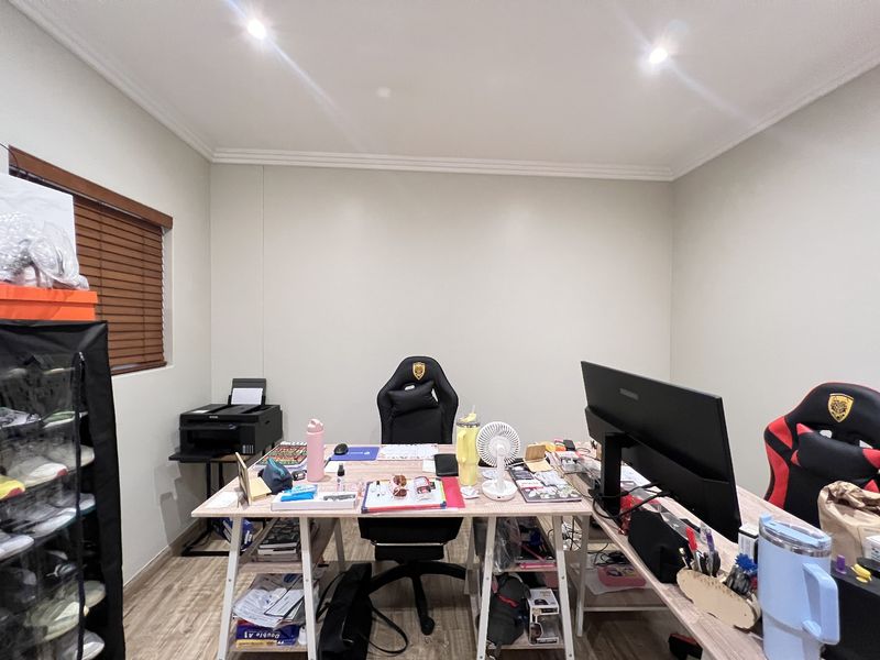 2 Bedroom Fully Furnished Apartment in Bedford Square - Photo 6