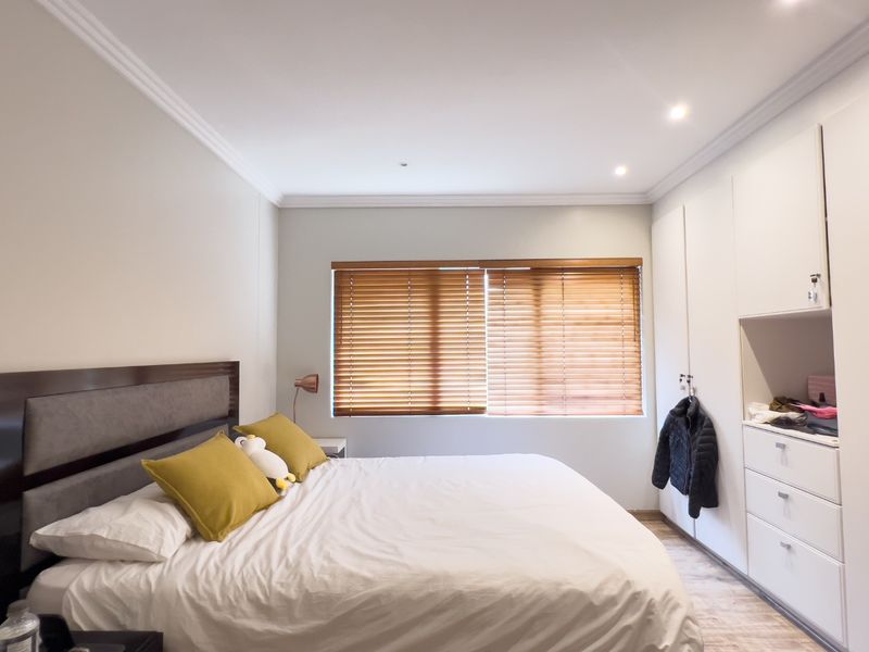 2 Bedroom Fully Furnished Apartment in Bedford Square - Photo 5