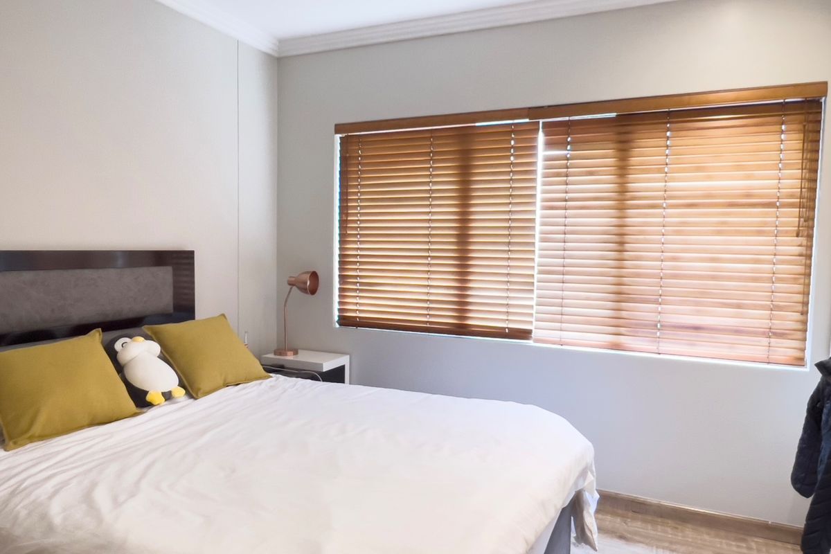 2 Bedroom Fully Furnished Apartment in Bedford Square - Photo 4