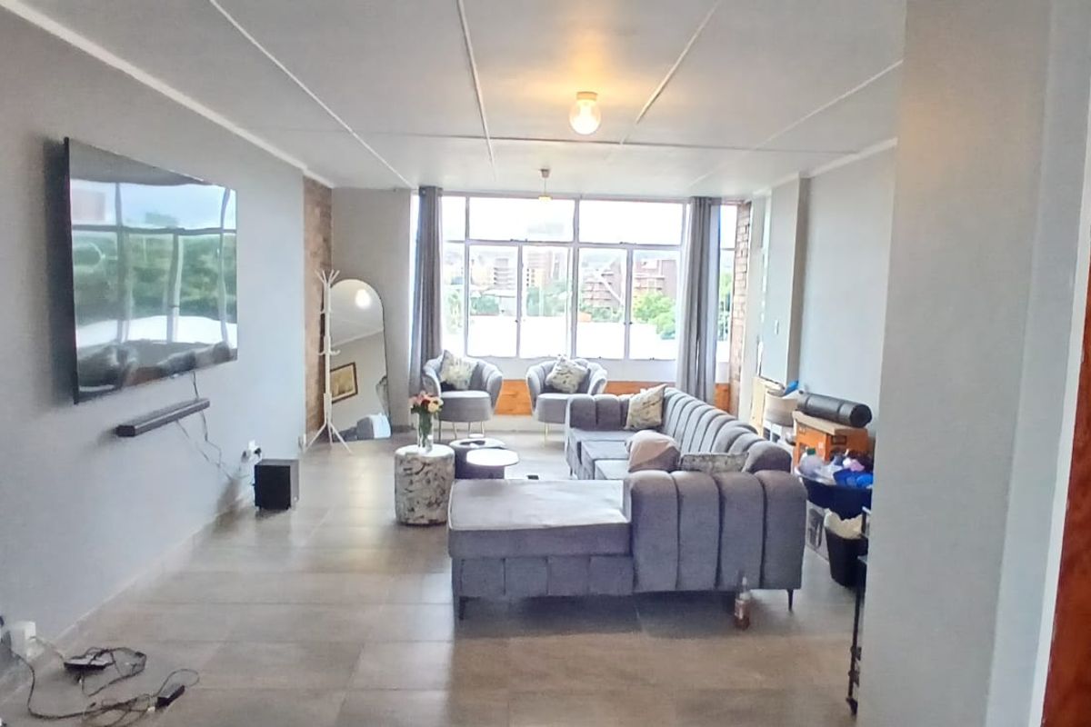 Newly Refurbished 2-Bedroom Apartment – Sunnyside, Pretoria - Photo 2