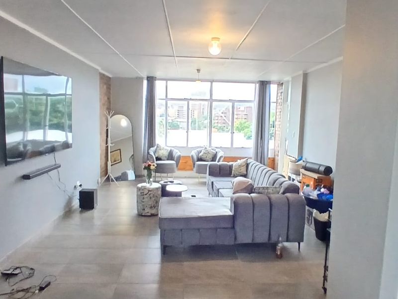 Newly Refurbished 2-Bedroom Apartment – Sunnyside, Pretoria - Photo 2