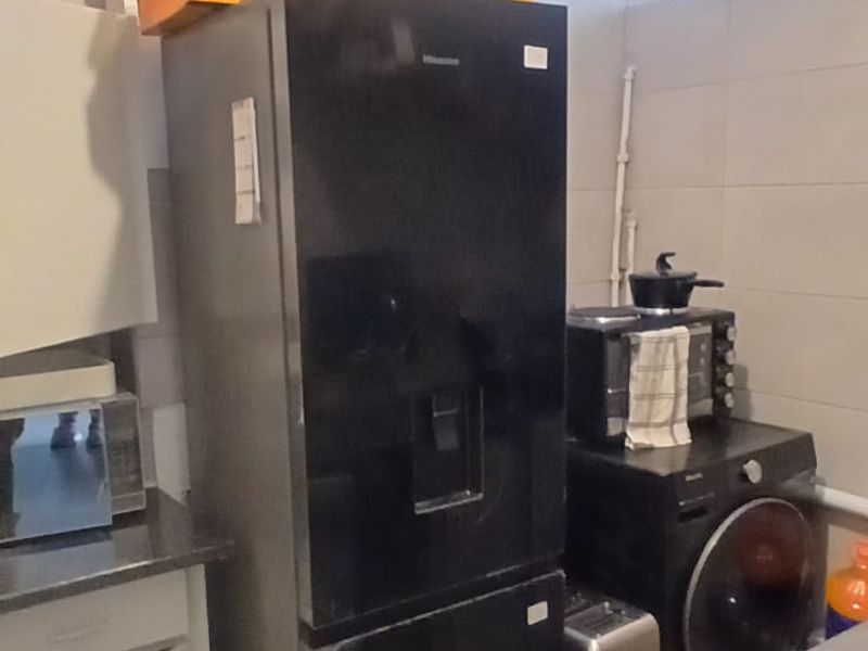 Newly Refurbished 2-Bedroom Apartment – Sunnyside, Pretoria - Photo 9