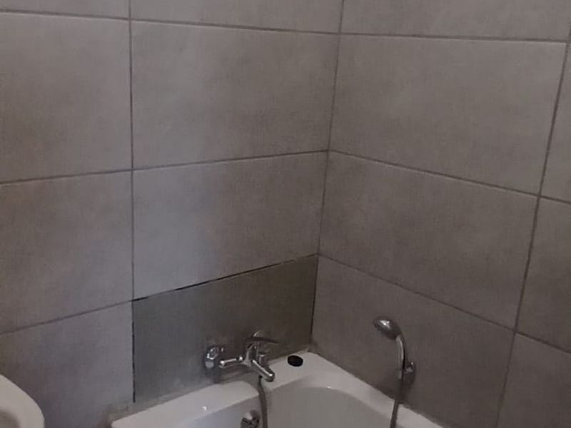 Newly Refurbished 2-Bedroom Apartment – Sunnyside, Pretoria - Photo 8