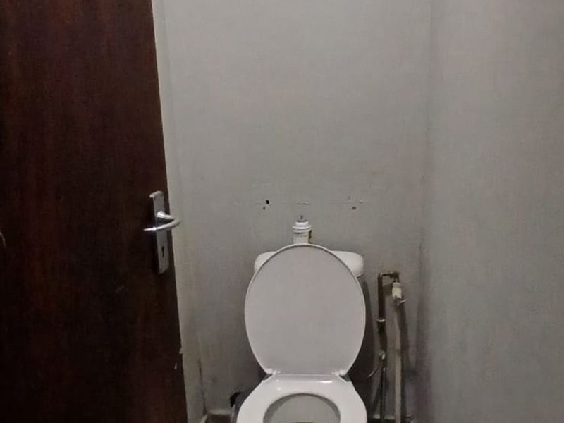 Newly Refurbished 2-Bedroom Apartment – Sunnyside, Pretoria - Photo 7