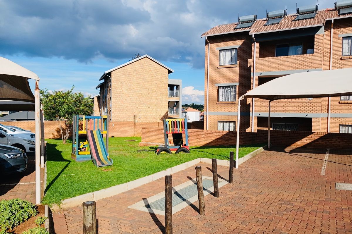 Stylish & Modern 2-Bedroom Apartment in Sagewood, Midrand - Photo 4