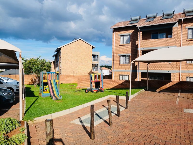 Stylish & Modern 2-Bedroom Apartment in Sagewood, Midrand - Photo 4