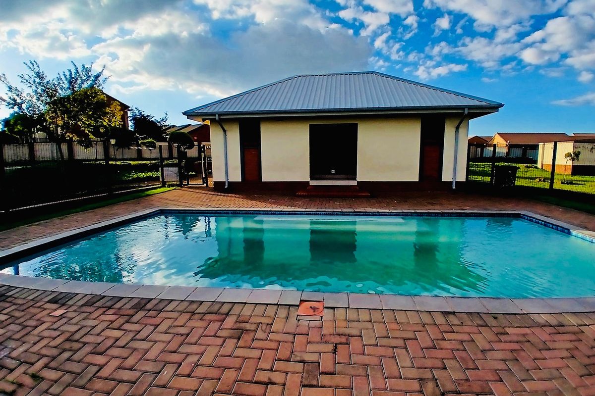 Stylish & Modern 2-Bedroom Apartment in Sagewood, Midrand - Photo 3