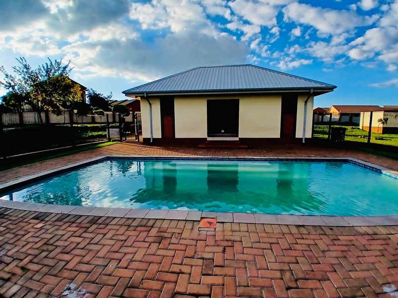 Stylish & Modern 2-Bedroom Apartment in Sagewood, Midrand - Photo 3