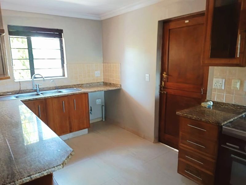 3 Bedroom Triplex Townhouse with 2 Bedroom Flatlet in Secure Complex – Klerksdorp - Photo 9