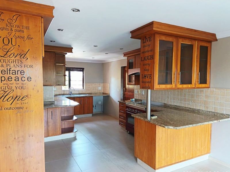 3 Bedroom Triplex Townhouse with 2 Bedroom Flatlet in Secure Complex – Klerksdorp - Photo 7