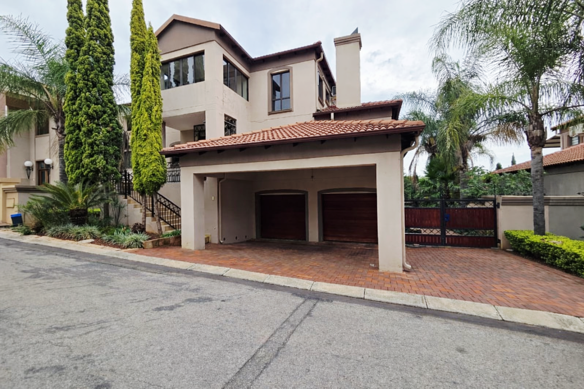 3 Bedroom Triplex Townhouse with 2 Bedroom Flatlet in Secure Complex – Klerksdorp - Photo 3