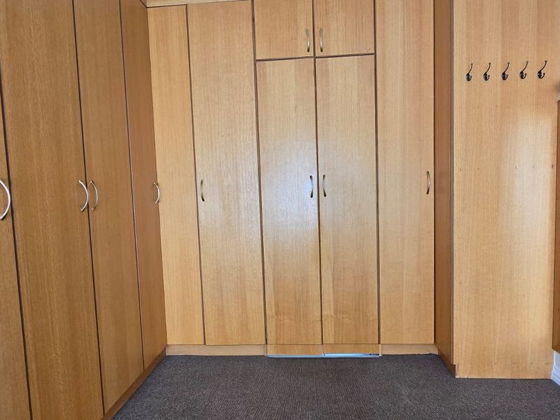 Properties in this upmarket estate seldom come onto the market. Situated in a prime area, this home offers breathtaking views that truly set it apart. - Photo 10