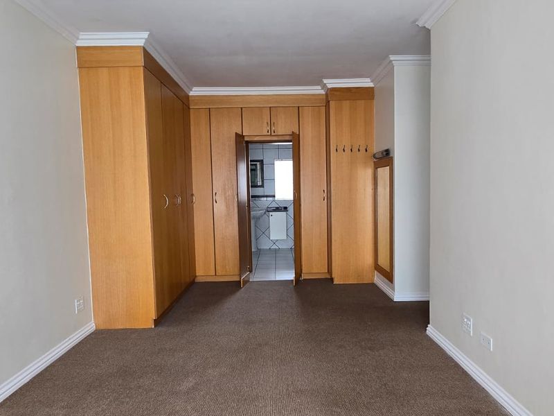 Properties in this upmarket estate seldom come onto the market. Situated in a prime area, this home offers breathtaking views that truly set it apart. - Photo 9