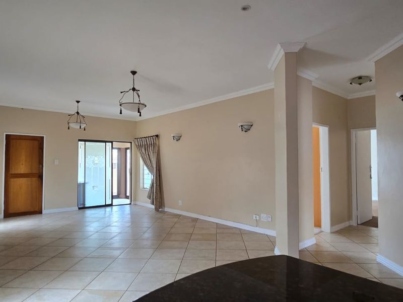 Properties in this upmarket estate seldom come onto the market. Situated in a prime area, this home offers breathtaking views that truly set it apart. - Photo 7