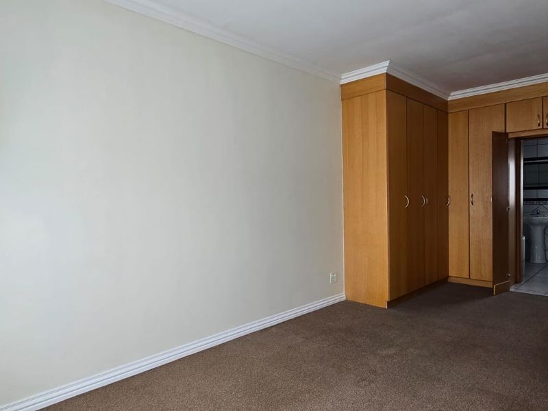 Properties in this upmarket estate seldom come onto the market. Situated in a prime area, this home offers breathtaking views that truly set it apart. - Photo 8