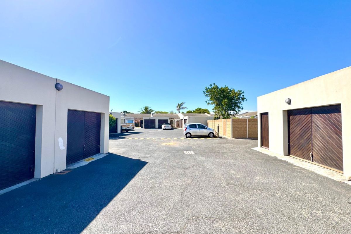 Two bedroom house located in a secure gated estate - Photo 4