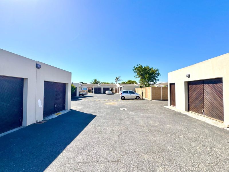 Two bedroom house located in a secure gated estate - Photo 4