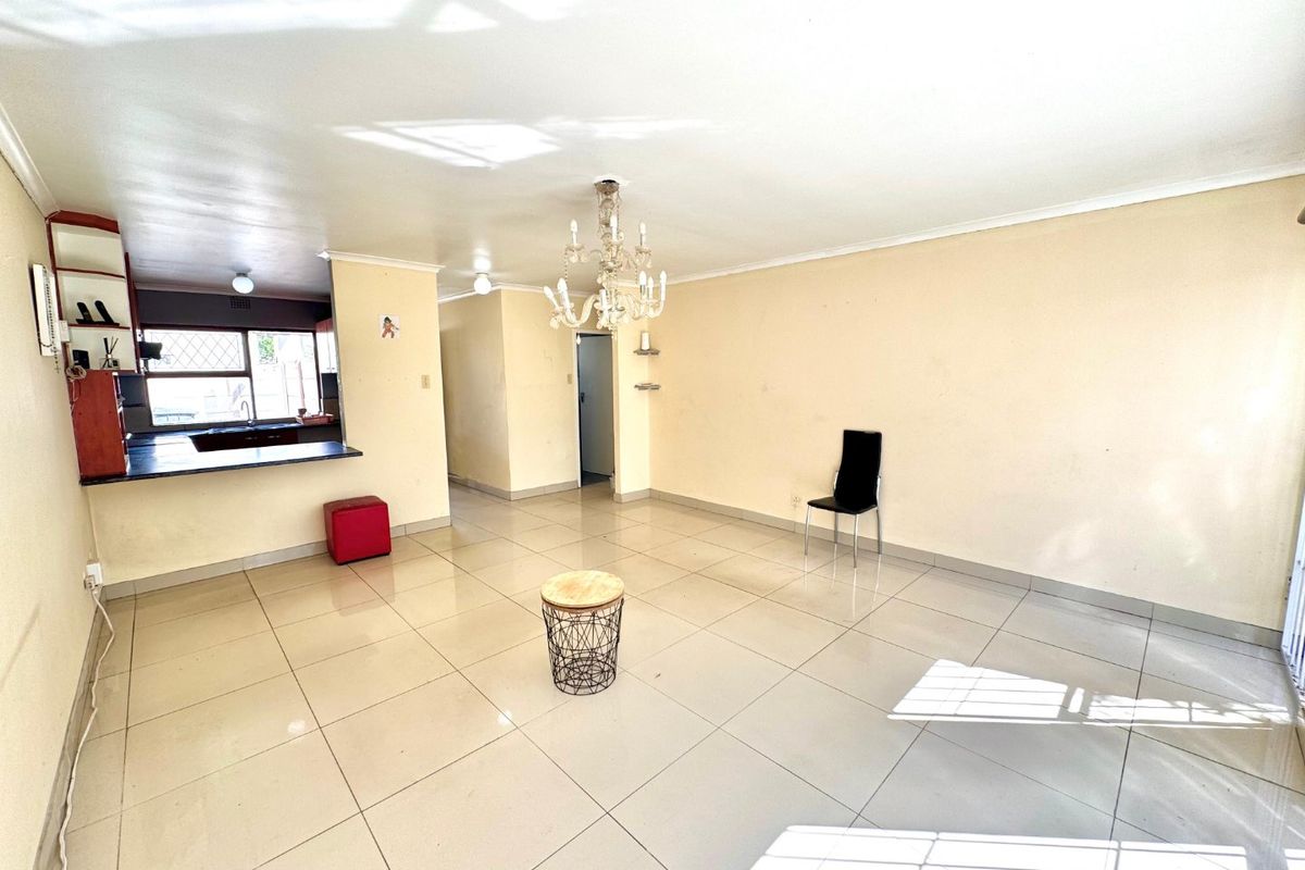 Two bedroom house located in a secure gated estate - Photo 5