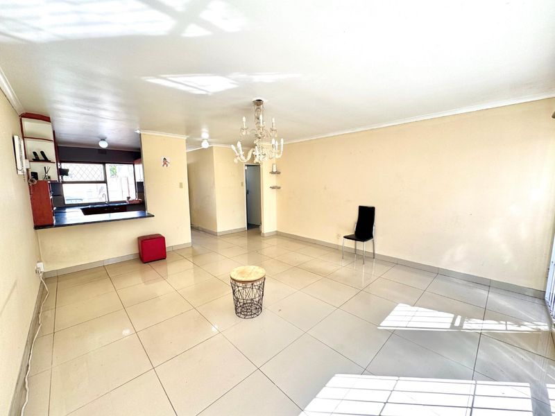 Two bedroom house located in a secure gated estate - Photo 5