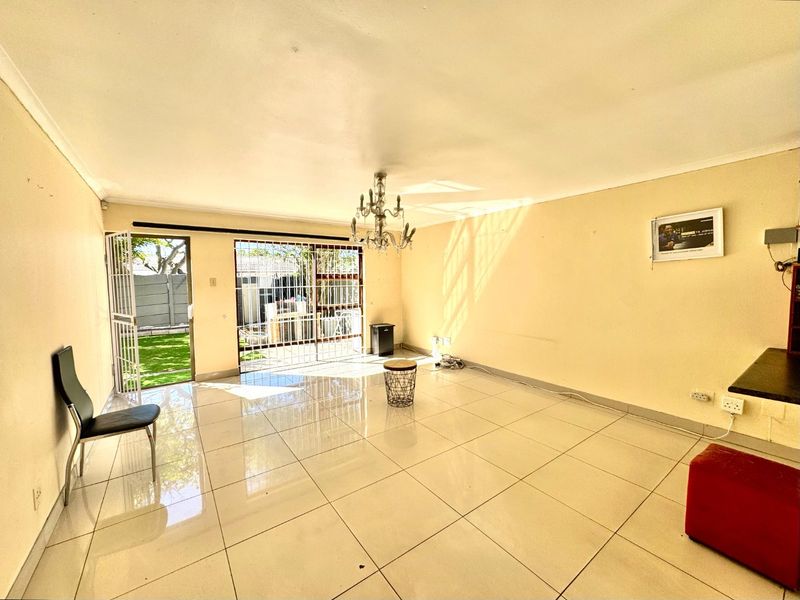 Two bedroom house located in a secure gated estate - Photo 7