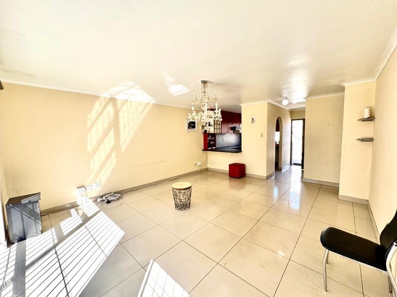 Two bedroom house located in a secure gated estate - Photo 6