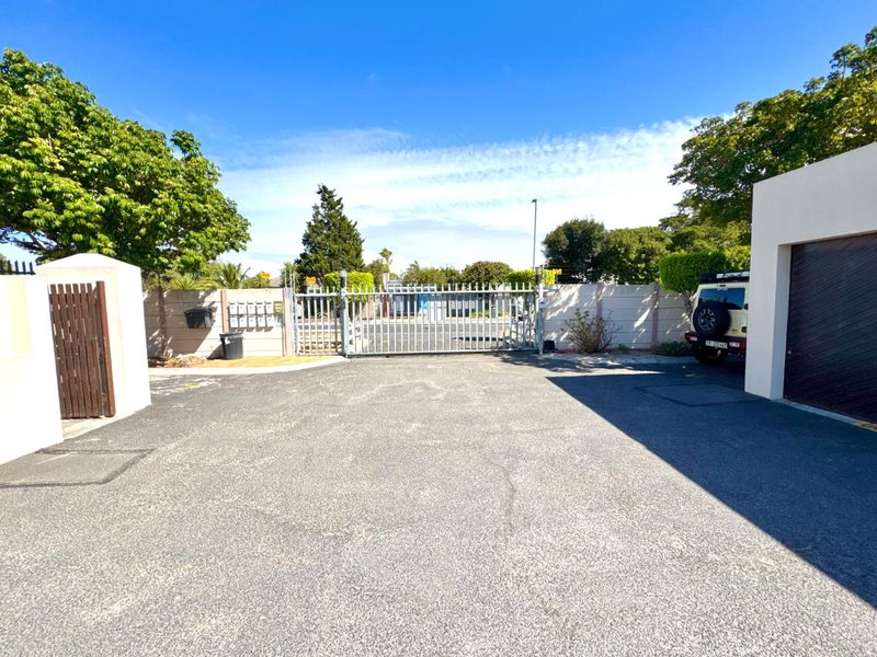 Two bedroom house located in a secure gated estate - Photo 3