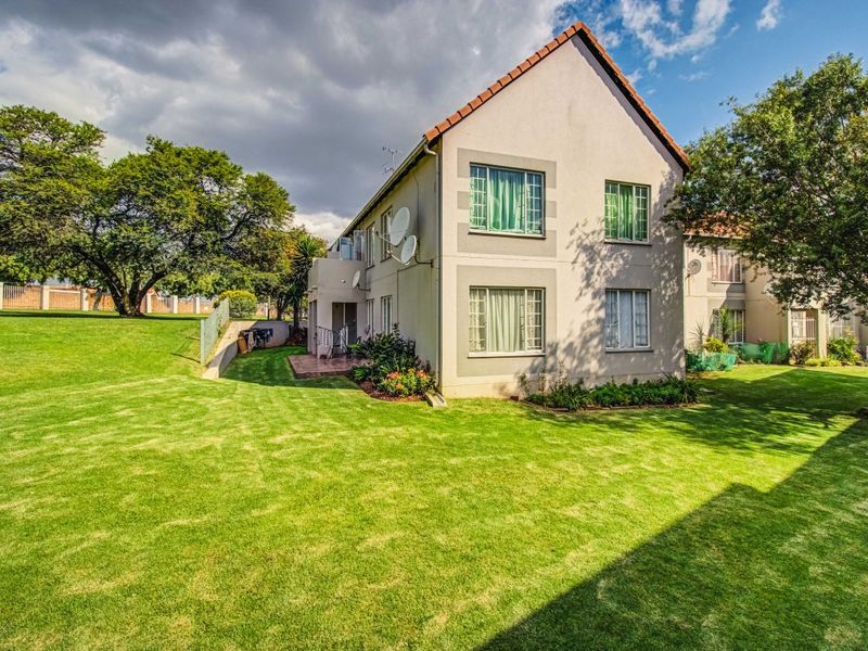 Cozy Modern Living – Perfect 1 Bedroom Starter Home or Investment!  - Photo 2