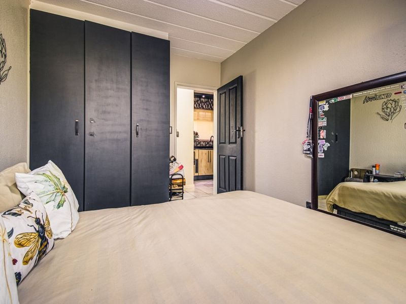 Cozy Modern Living – Perfect 1 Bedroom Starter Home or Investment!  - Photo 8