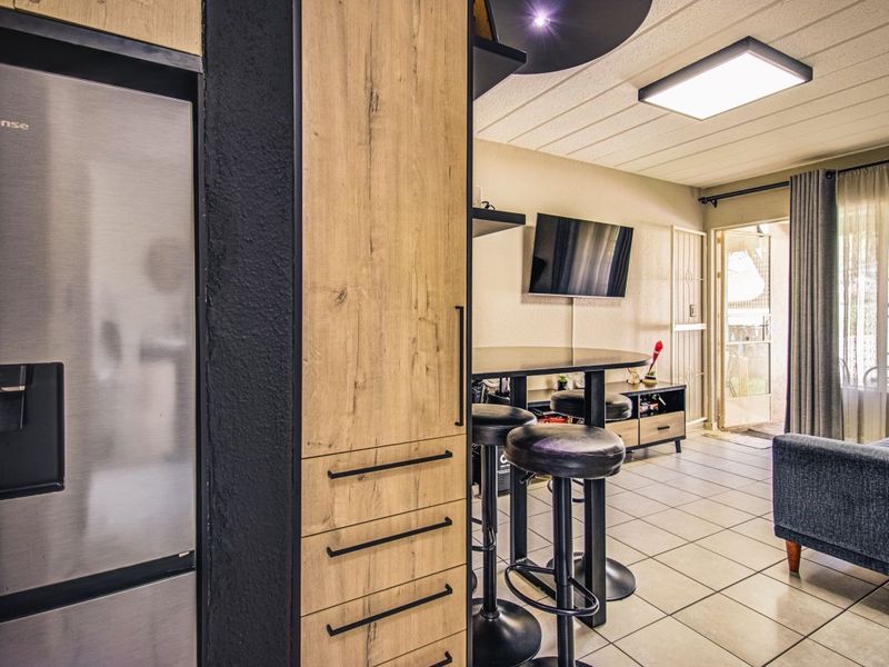 Cozy Modern Living – Perfect 1 Bedroom Starter Home or Investment!  - Photo 6