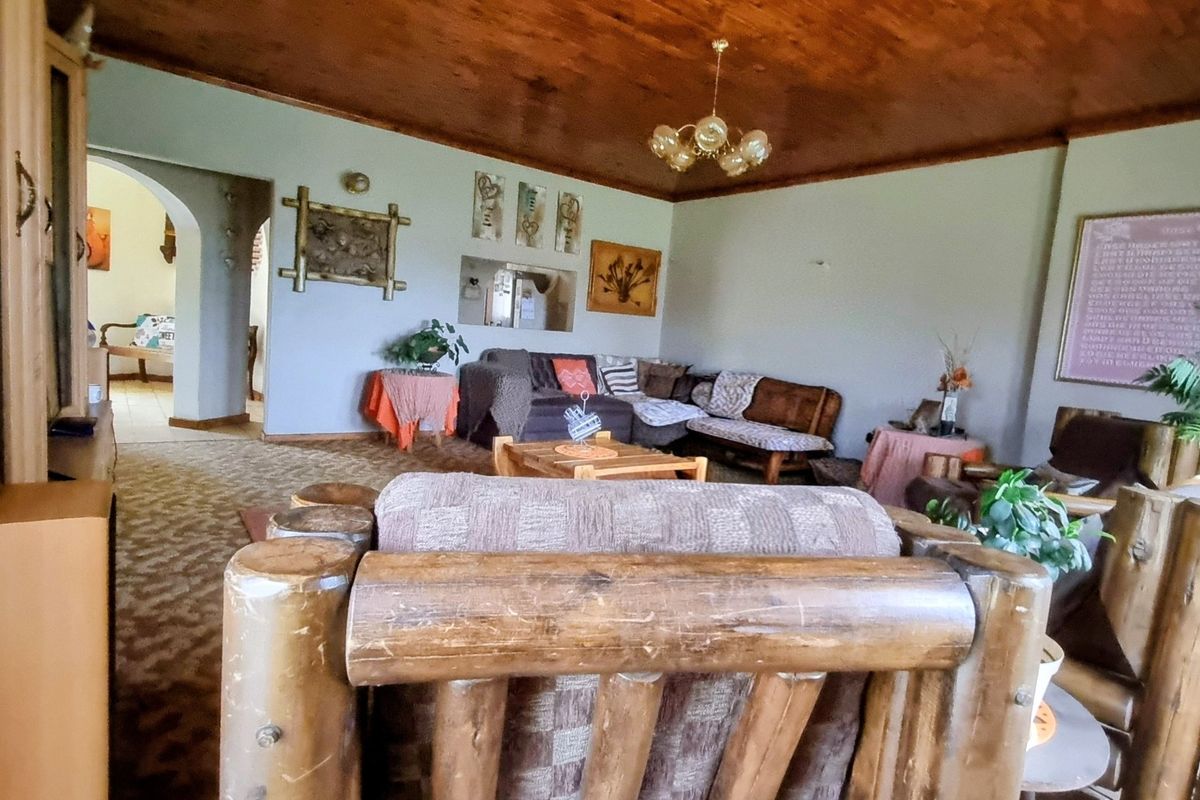 Vaal Dam Waterfront Family Home with Separate Flat - Photo 3