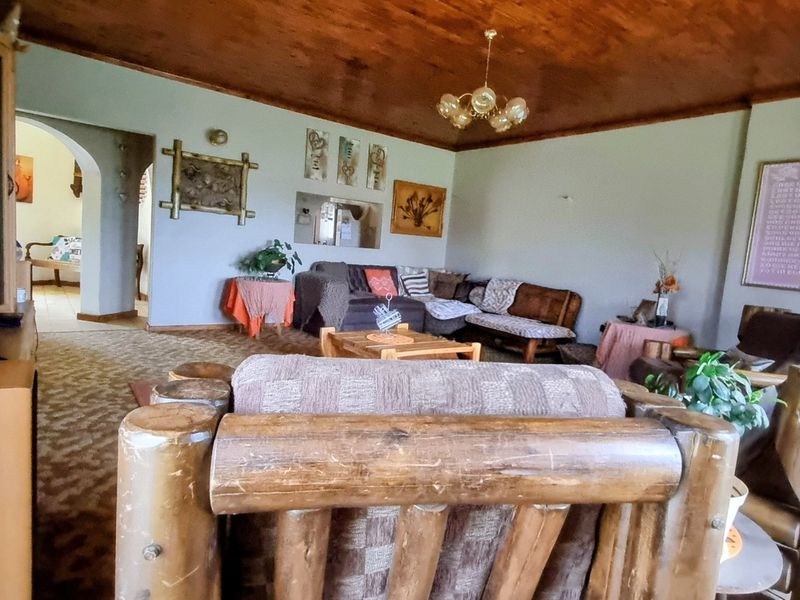 Vaal Dam Waterfront Family Home with Separate Flat - Photo 3