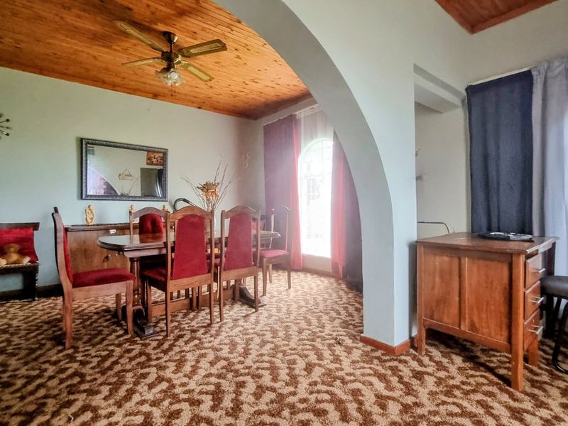 Vaal Dam Waterfront Family Home with Separate Flat - Photo 9