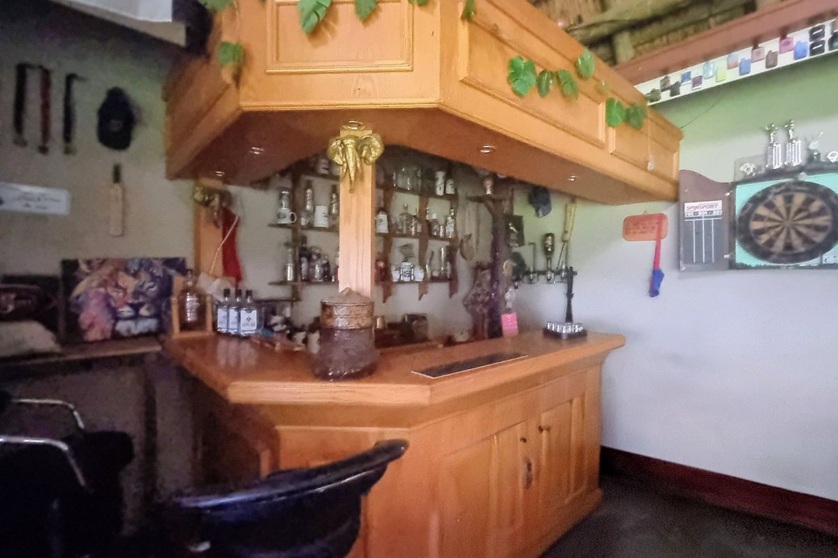 Vaal Dam Waterfront Family Home with Separate Flat - Photo 2