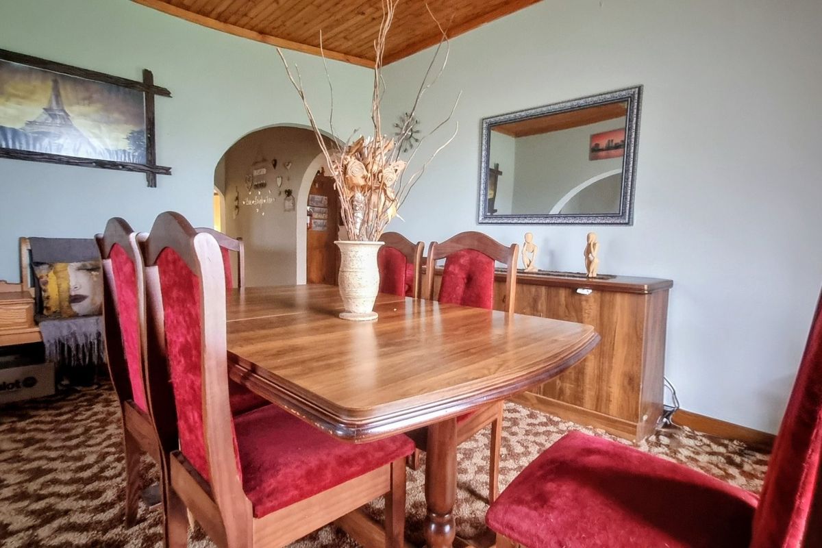 Vaal Dam Waterfront Family Home with Separate Flat - Photo 4