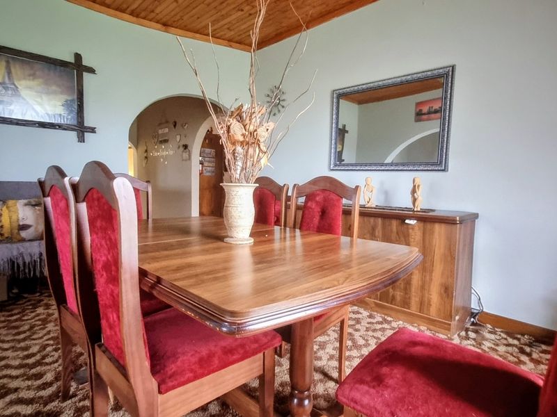 Vaal Dam Waterfront Family Home with Separate Flat - Photo 4