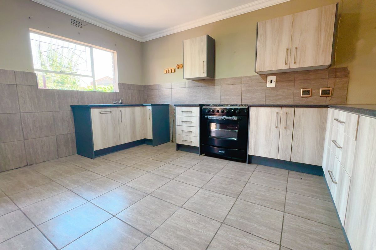 Freshly redone in Three Rivers - Photo 5