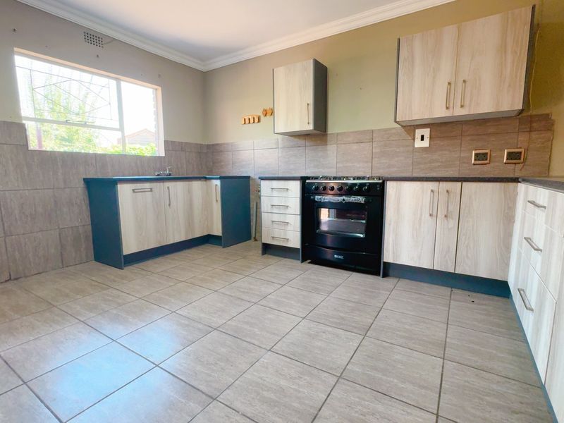 Freshly redone in Three Rivers - Photo 5