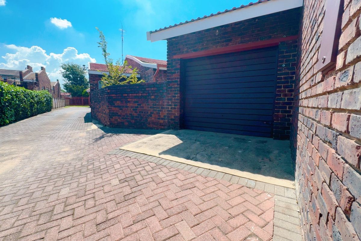 Freshly redone in Three Rivers - Photo 3